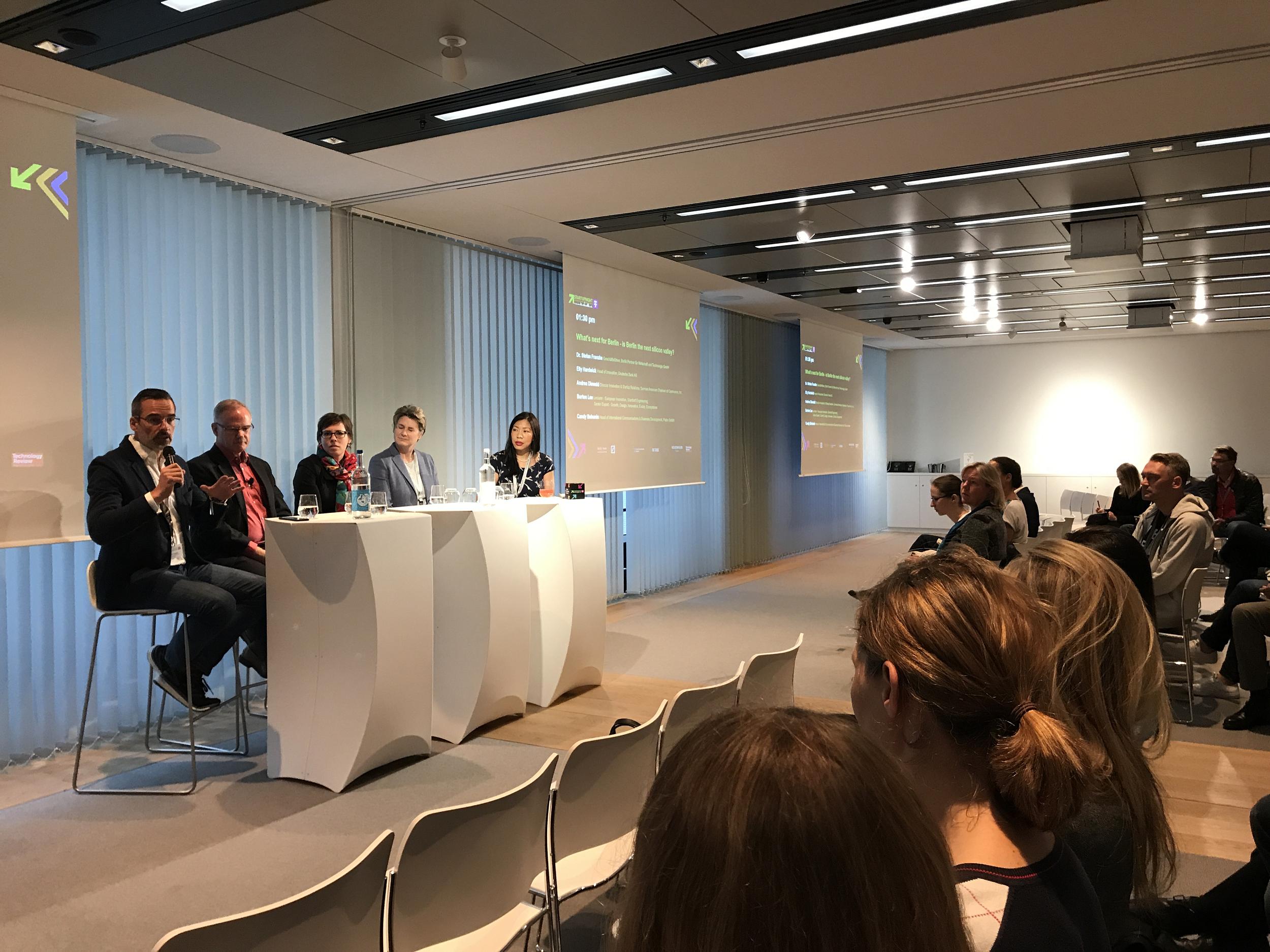 Dr. Stefan Franzke, CEO bei Berlin Partner, Dr. Burton Lee von der Universität Stanford, Andrea Diewald von der German American Chamber of Commerce New York, und Elly Hardwick, Head of Innovation bei der Deutschen Bank sprachen mit Candy Behunin, Head of International Relations PIABO 